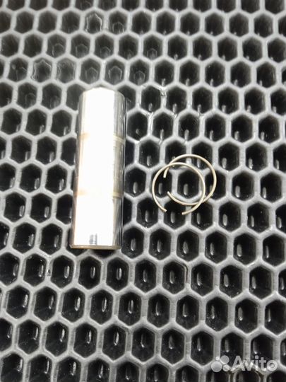 Honda CBR750 Hurricane, CBR900RR Палец