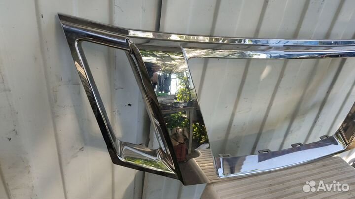 Молдинг решетки радиатора Nissan Terra