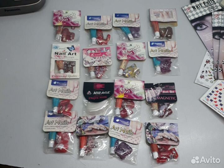 Наклейки, лаки, гели для ногтей