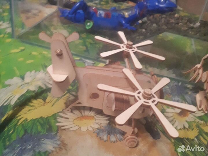 Коллекц.игрушка.якубович. из дерева