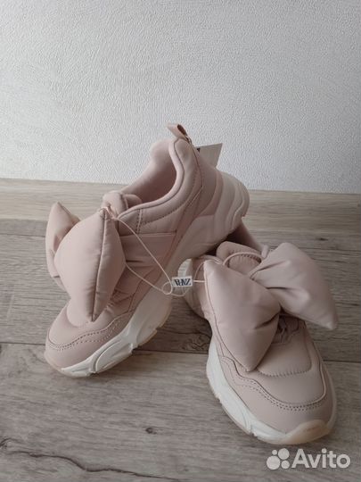 Кроссовки zara