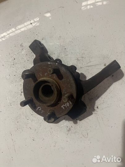 Кулак передний левый Крайслер пт круизер