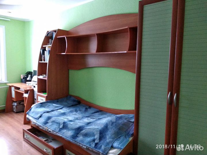 Мебель для детской б/у 5предметов: шкаф для одежды