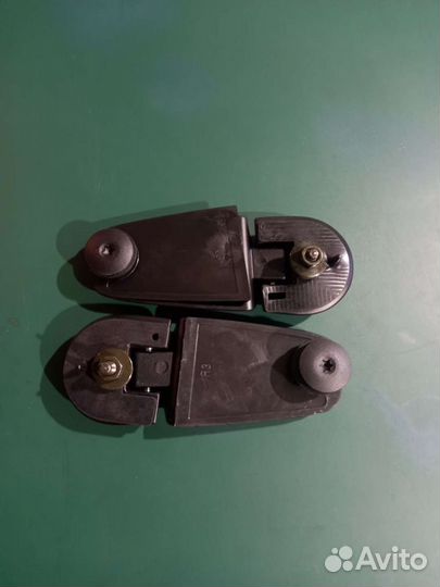 Петли стекла двери багажника Ford Explorer