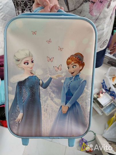 Чемодан на колесах H D эйчемдем