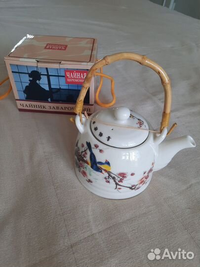 Фарфоровый чайник