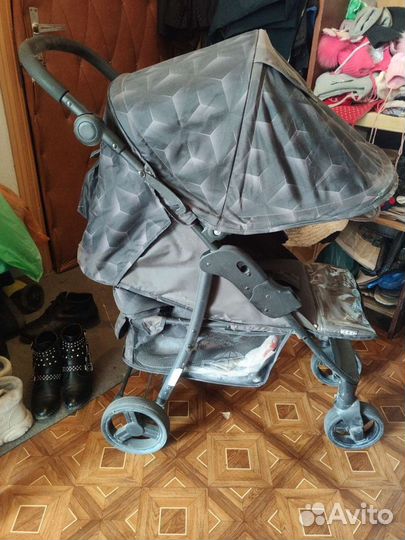 Прогулочная коляска