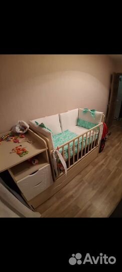 Кроватка с маятником