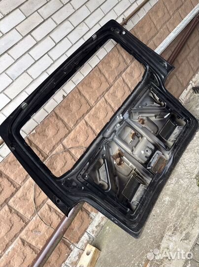 Крышка дверь багажника хлопушка wv t5