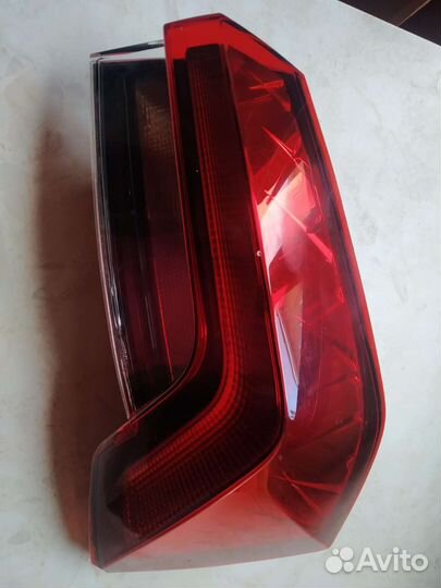 Фонарь skoda rapid задний правый с дефектом