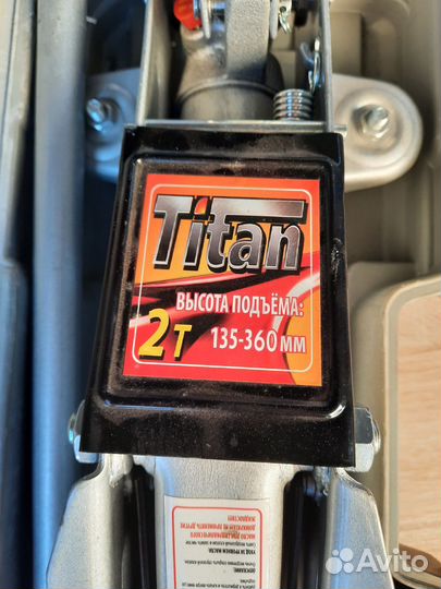 Домкрат гидравлический подкатной 2т