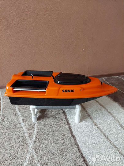 Прикормочный кораблик для рыбалки