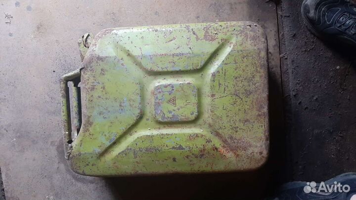 Канистры металлические 20л