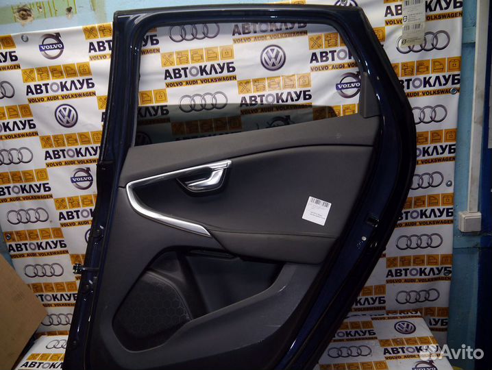 Дверь задняя правая Вольво V40 2013+ синяя
