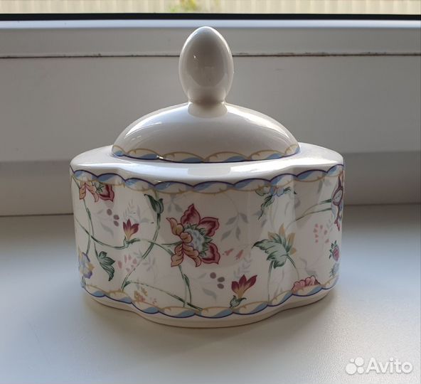 Чайные чашки с блюдцами