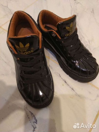 Кроссовки женские