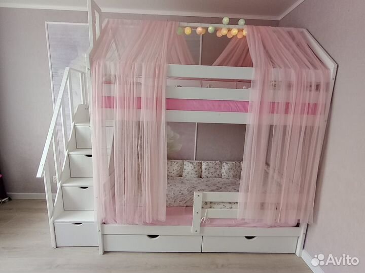 Двухъярусная кровать