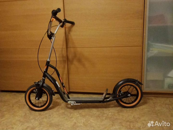 Самокат на пневмоколесах