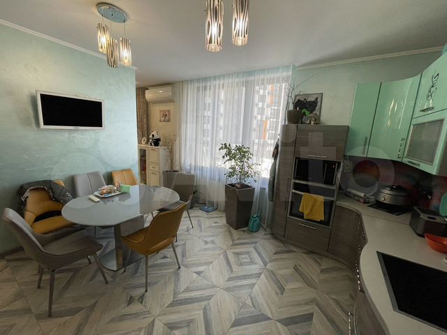 2-к. квартира, 80 м², 2/10 эт.