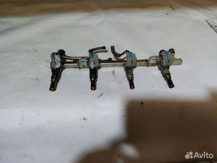 Opel Astra H Рамка топливная с форсунками