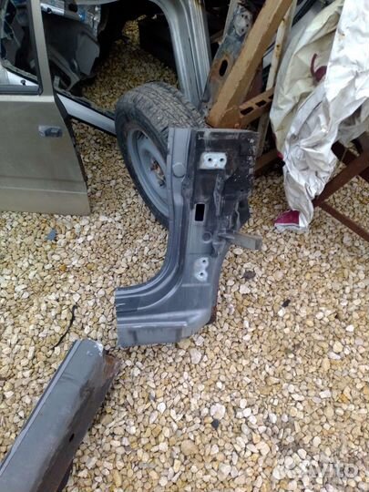 Центральная стойка кузова Hyundai Solaris 1