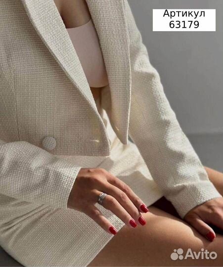 Костюм с юбкой