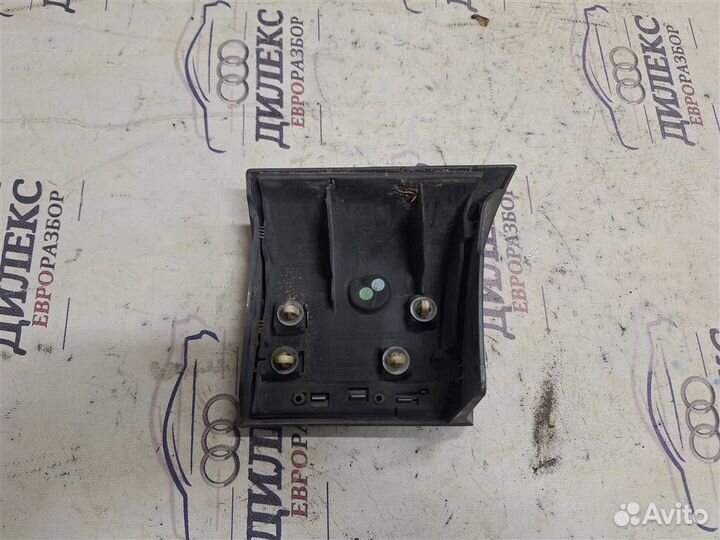 Накладка переднего крыла левого Audi Q7 2005