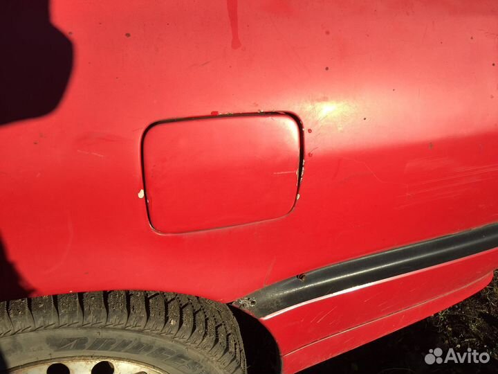 Лючок бензобака Nissan Primera P10