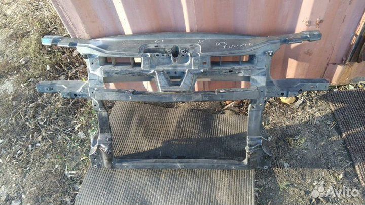 Панель передняя (телевизор) Volkswagen Touran