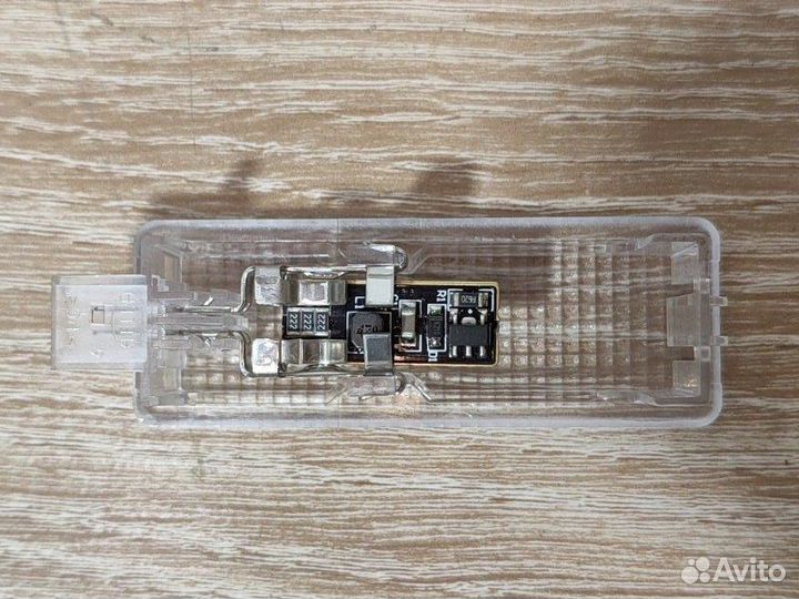 Плафон подсветки салона Bmw 5 F10 N52B25 2011