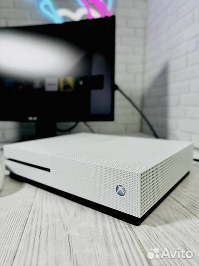 Xbox One S 500gb +450 игр с дисководом