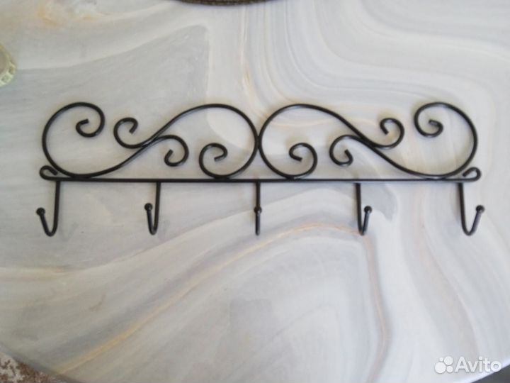 Вешалка настенная в прихожую