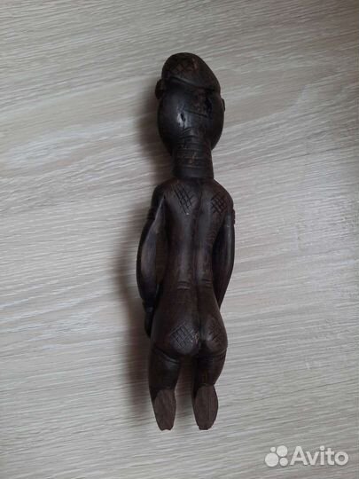 Африканская статуэтка из дерева