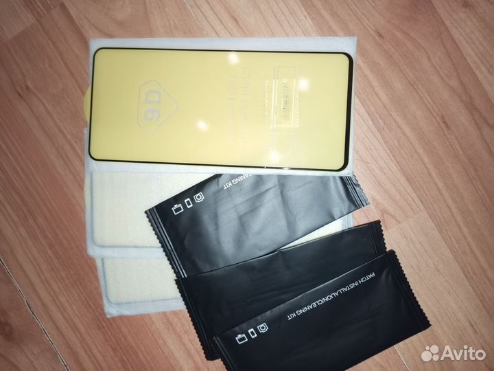 Защитное стекло на телефон