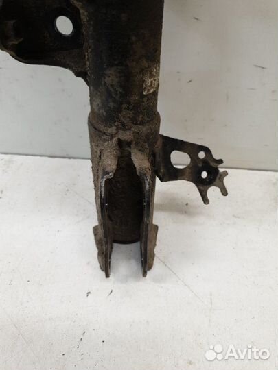 Амортизатор передний правый Toyota Camry V70 2018