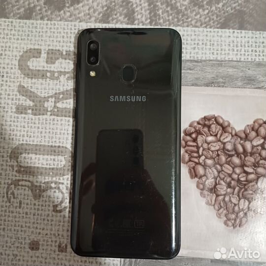 Samsung Galaxy A20, 3/32 ГБ