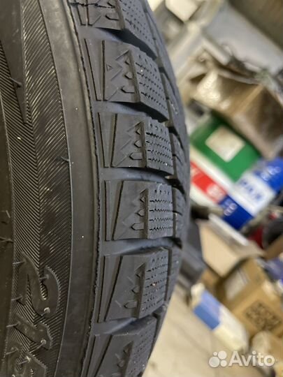 LingLong Green-Max Winter Ice I-15 215/55 R16 97T