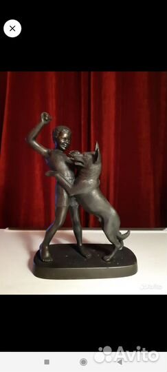 Касли-чугун-Мальчик с собакой.высота-38 см