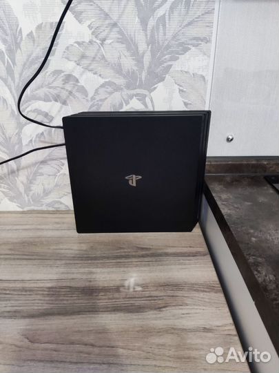Sony PS4 pro 1tb, CUH-7208B