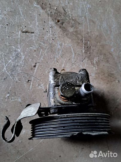 Насос гидроусилителя на Volvo S80