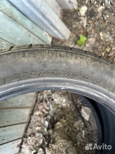 Roadstone Winguard Sport 235/45 R18