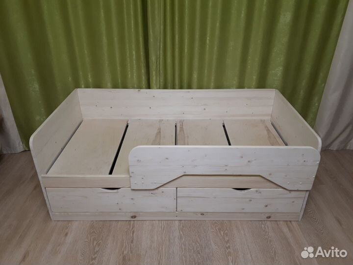 Детская деревянная кроватка 