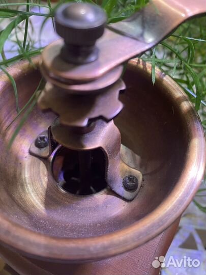 Кофемолка ручная жерновая