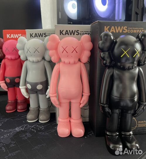 Фигурка kaws