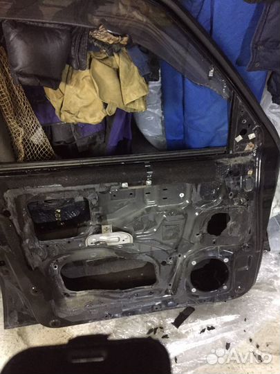 Левая передняя дверь Паджеро 4