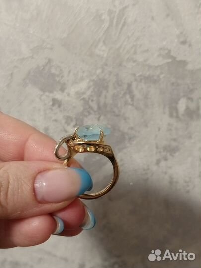 Золотое кольцо с топазом И бриллиантами