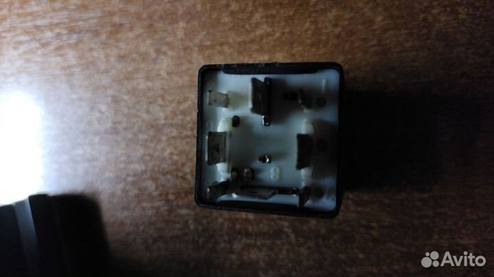 Реле бензонасоса 6N0906383