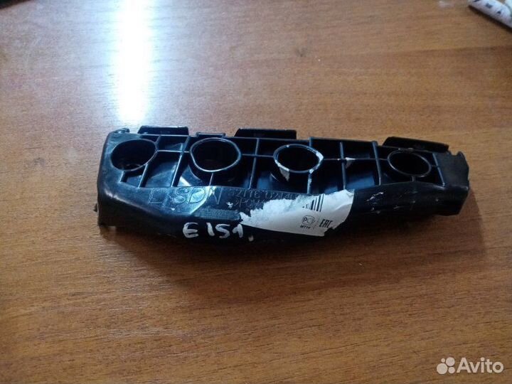 Крепление бампера переднее левое Toyota Corolla