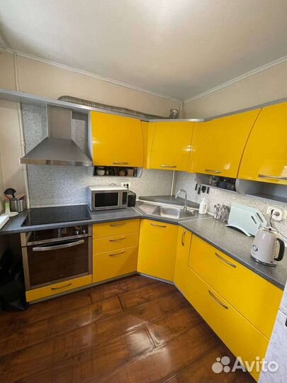 Угловой кухонный гарнитур