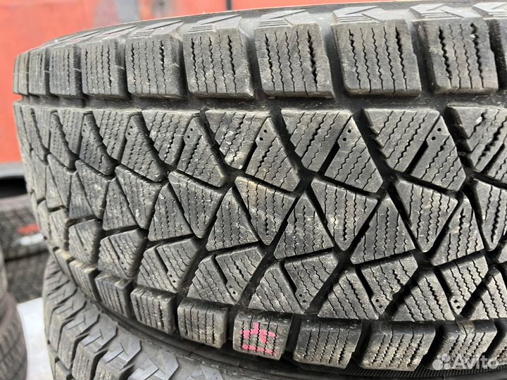 Bridgestone Blizzak DM-V2 215/70 R16